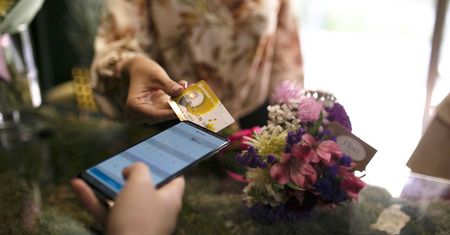 Smartfon jako terminal płatniczy nabiera sensu z PIN on Mobile. Ruszyło wdrażanie w Polsce