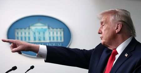 Trump nie chciał przyjechać do Paryża. Zignorował propozycję Macrona