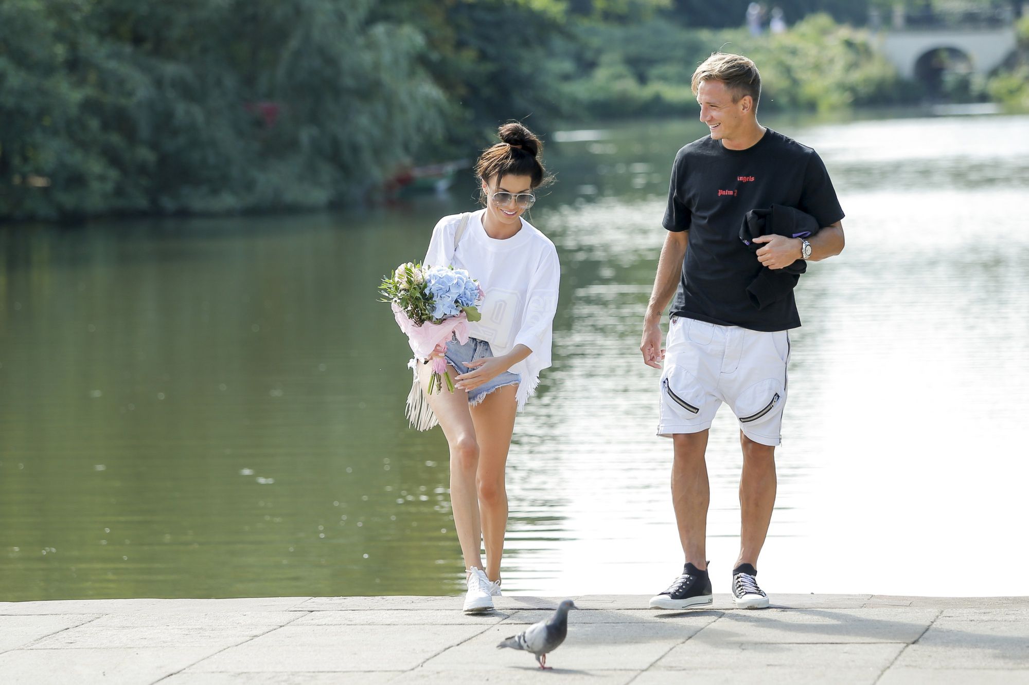 Jakub Rzeźniczak i Magdalena Stępień - romantyczny spacer, fot. AKPA