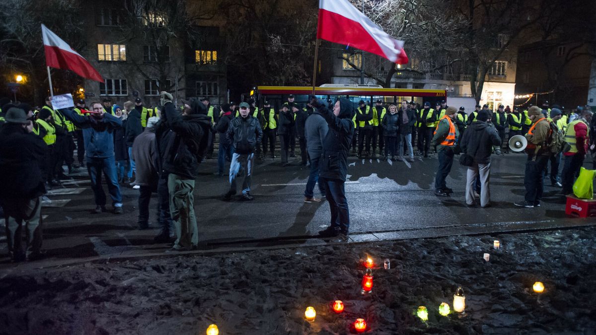 Protesty pod willą Jarosława Kaczyńskiego na Żoliborzu