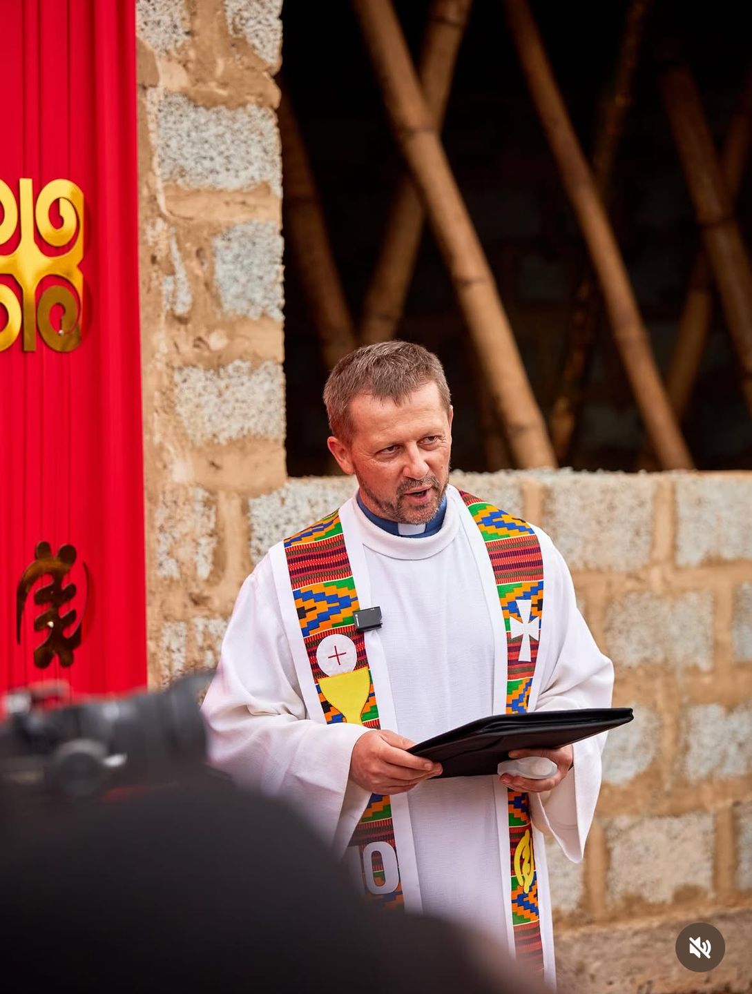 Omenaa Mensah upamiętniła ojca
