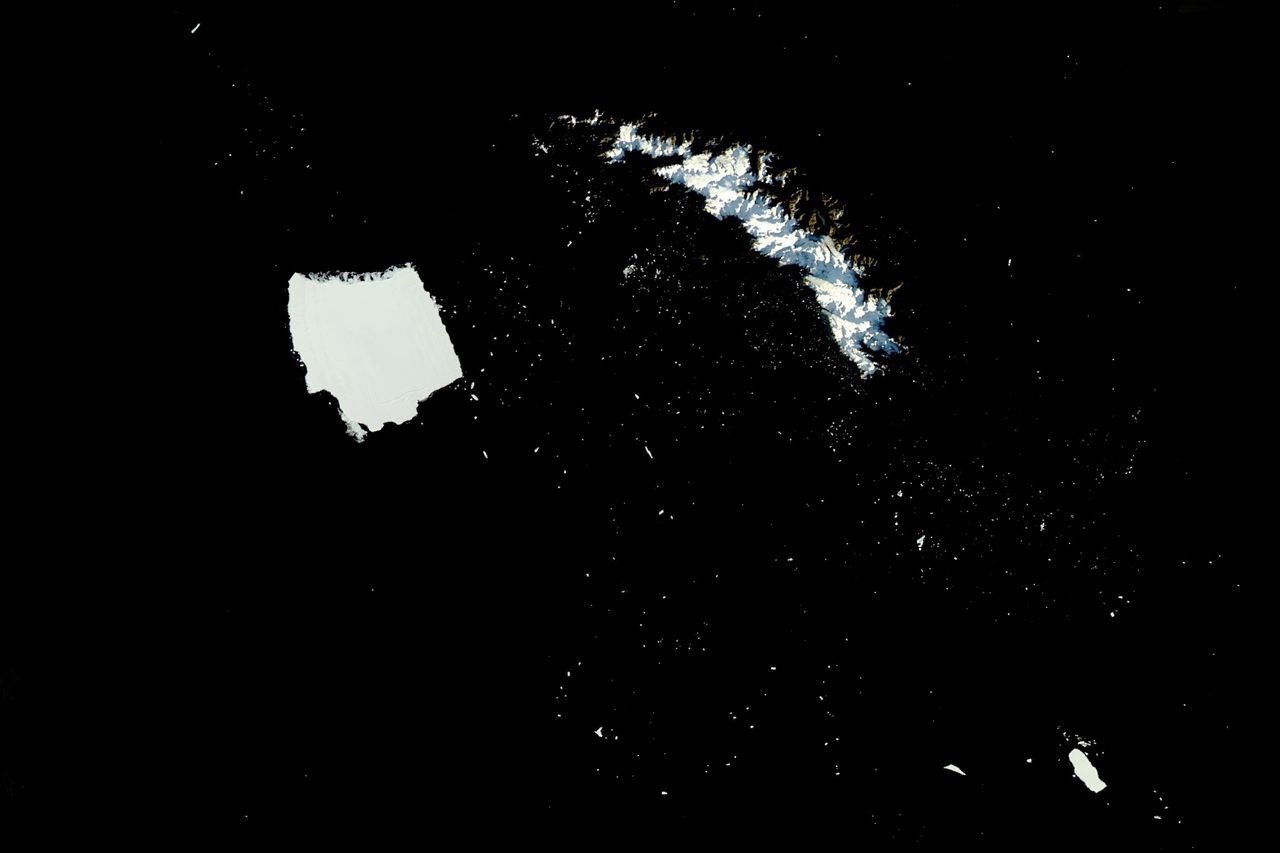 Der Eisberg A23 ist in der Nähe von Pinguinkolonien auf Grund gelaufen (Mai 2025).