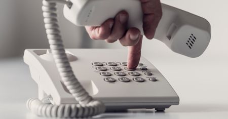 Dzwoni numer 116 117? Możesz dostać telefon od Anny