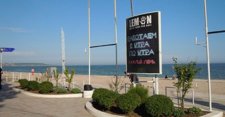 Plaże w Odessie zamknięte. Fala zanieczyszczeń po wysadzeniu zapory na Dnieprze