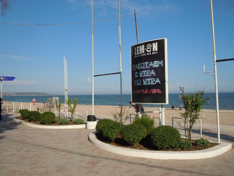 Plaże w Odessie zamknięte. Fala zanieczyszczeń po wysadzeniu zapory na Dnieprze
