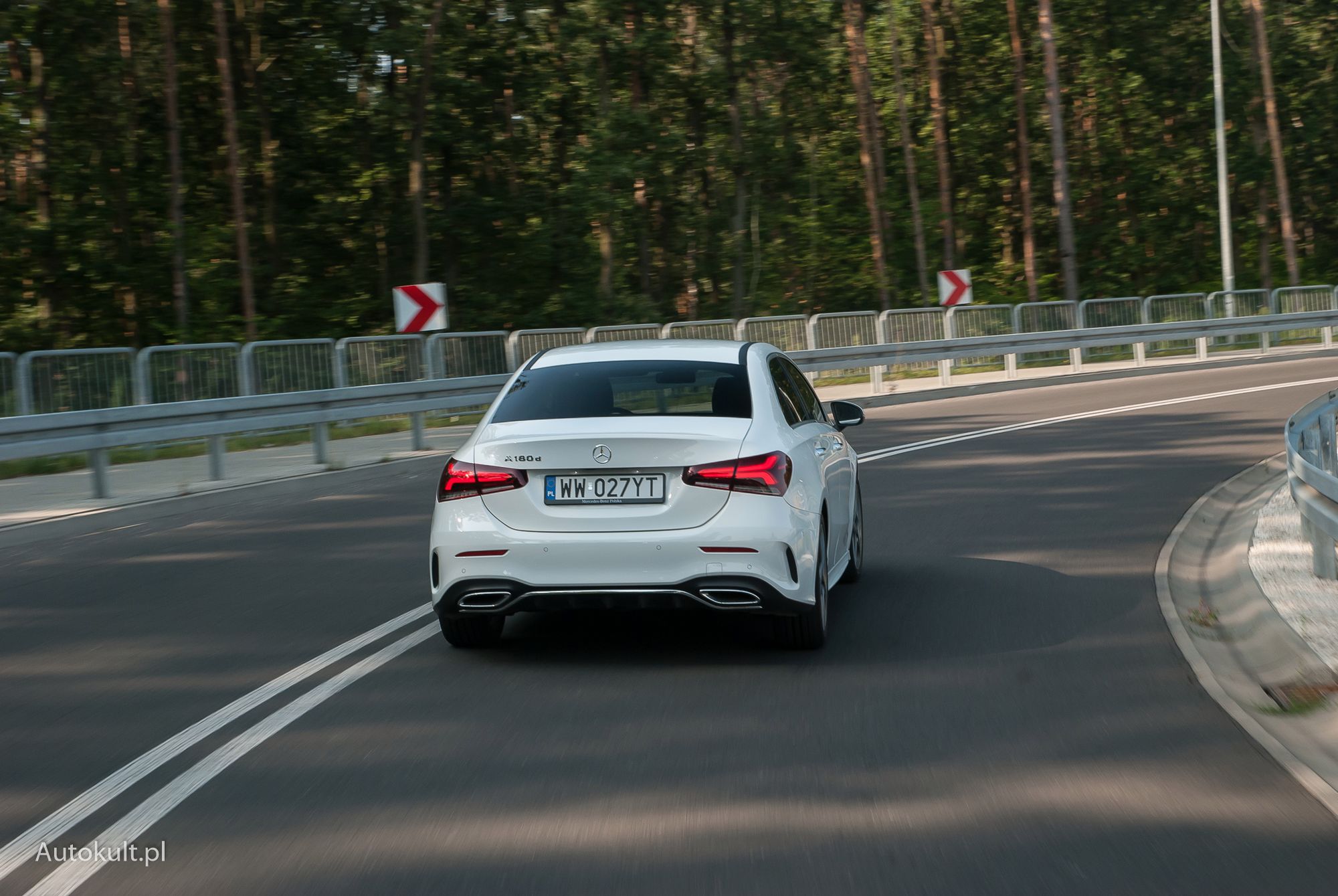Zakręty nie są żywiołem Klasy A. Najlepiej sprawdza się na autostradzie.