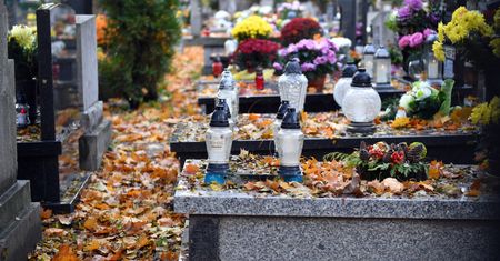 Białka się rozkładają. Narządy pękają. Jak umieramy?