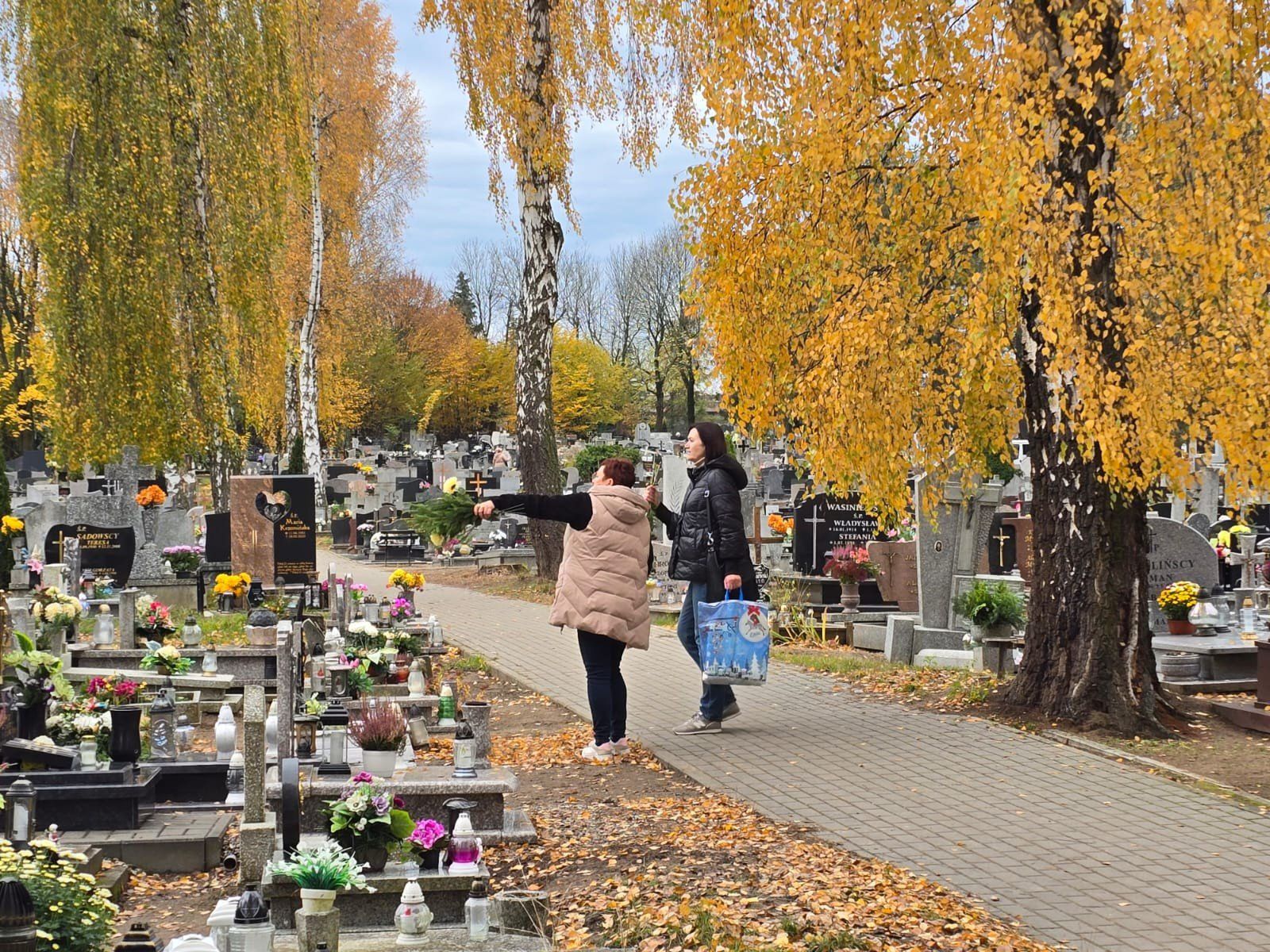 W dniu Wszystkich Świętych można dorobić nawet bez własnej działalności