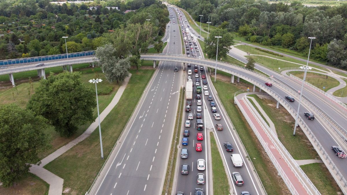 Popularne powiedzenie mówi, że swoje trzeba odstać. Warto jednak spróbować ominąć korki