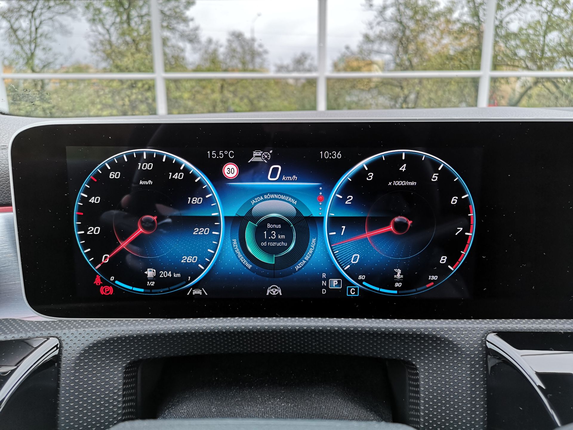 Mercedes CLA: System MBUX, wirtualny kokpit i audio Burmester 26