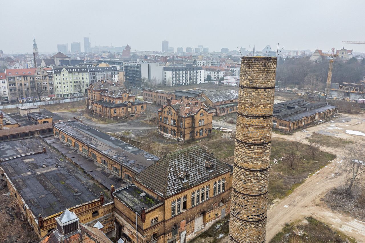 Poznań: Tak obecnie wygląda Stara Rzeźnia. Na jej terenie powstanie nowe osiedle. Zobacz zdjęcia z lotu ptaka