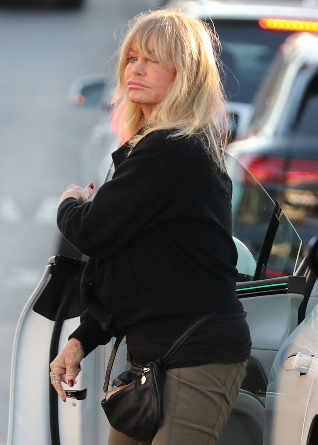 78-letnia Goldie Hawn stroi miny podczas spaceru w Los Angeles