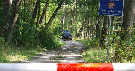 Przeterminowany paszport, nielegalne przekraczanie granicy. SG ostrzega