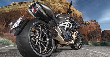 Włoski demon: odświeżony Ducati Diavel oficjalnie
