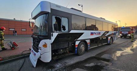 Pożar autobusu na ulicy Paderewskiego w Chodzieży