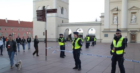 Podłożenie pocisku na Krakowskim Przedmieściu. Są zarzuty