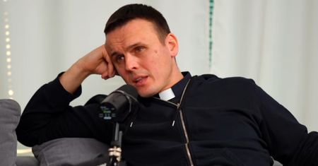 Ksiądz szuka pracy. Jego apel niesie się po sieci