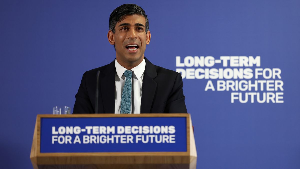 LONDON, ENGLAND - NOVEMBER 20: Britain's Prime Minister Rishi Sunak delivers a speech at a college in north London on November 20, 2023 in London, England. (Photo by Daniel Leal-WPA Pool/Getty Images)