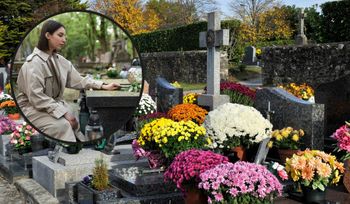 "Grobing" czy żałoba? Mroczna strona 1 listopada. Tak dzień Wszystkich Świętych wpływa na psychikę