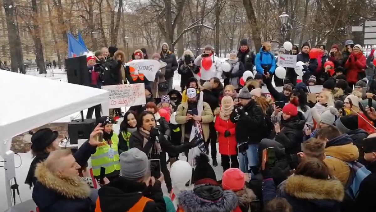 Protest przeciwko obostrzeniom w Krakowie