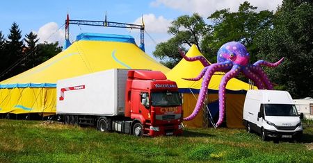 Na działce obok Błoni pod Zamkiem stanął namiot cyrkowy. Będzie tu do niedzieli [CENY BILETÓW]