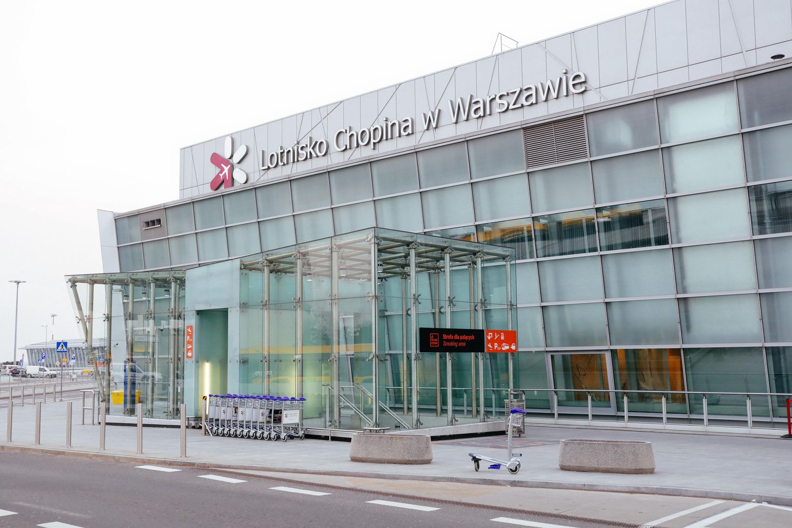 Lotnisko Chopina
Warszawa, 16.03.2022. Najwi�kszy port lotniczy w Polsce - Lotnisko Chopina, 16 bm. (az/ibor) PAP/ Albert Zawada
Albert Zawada
budynek, ilustracja, ilustracje, logo, lotnisko Chopina, Mi�dzynarodowy port lotniczy im. Fryderyka Chopina, napis, nazwa, odloty, Ok�cie, port lotniczy, przyloty, szklana elewacja