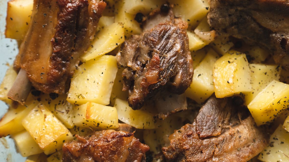 Żeberka z piekarnika są doskonałe na niedzielny obiad 