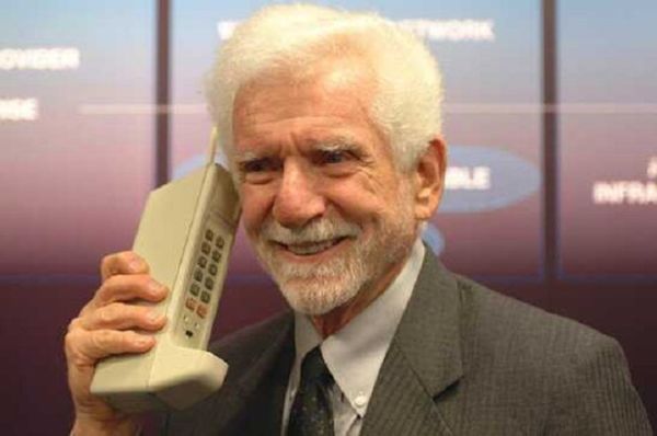 Motorola DynaTAC (fot. kartelec.com)