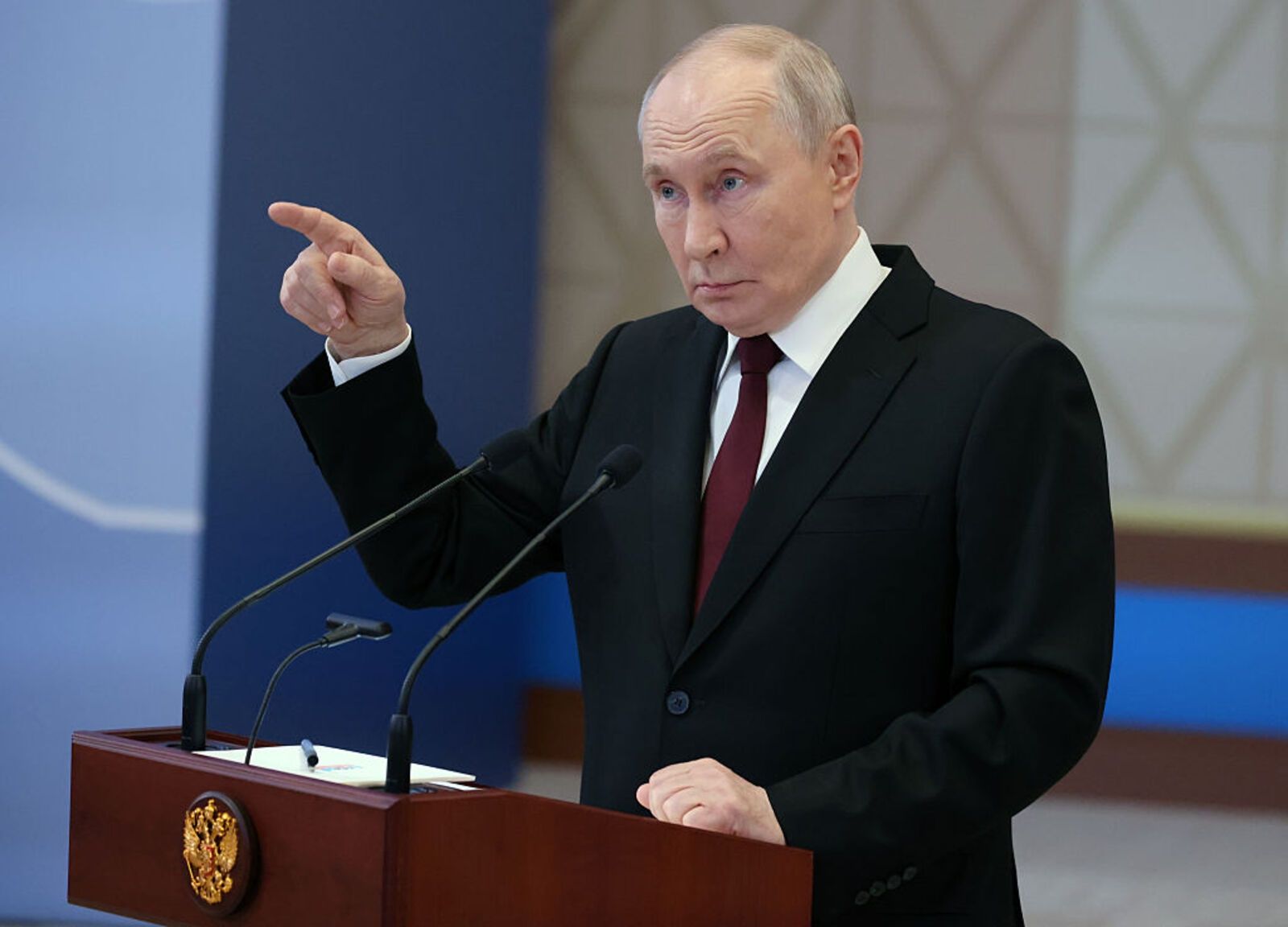 Putin planuje wysłać 100 tys. Ormian do Armenii na wybory