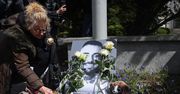 Prokuratura reaguje na internetowe teorie. "Ranicie bliskich"