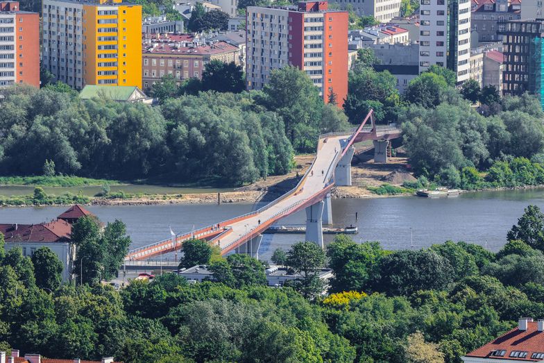 Most nad Narwią tańszy od warszawskiej kładki o 100 mln zł. Skąd ta różnica?