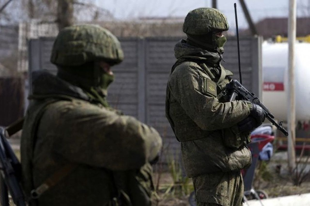 The residents are preparing for the Russians. They want to defend Kharkiv.