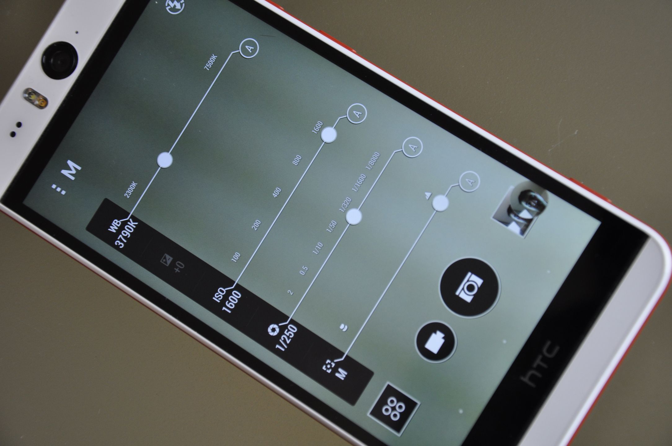 HTC Desire Eye - test i recenzja smartfona dla miłośników selfie 13