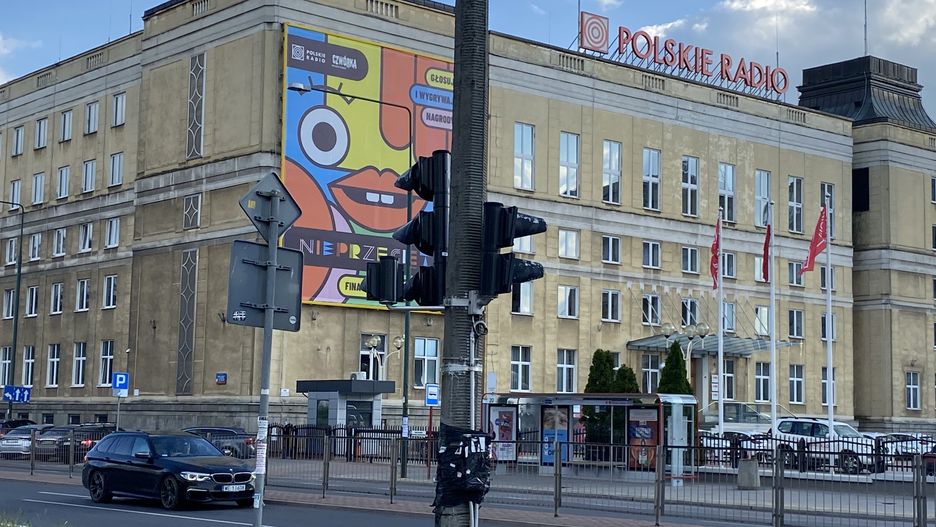 Warszawa. Puste ulice, bezruch wokół lotniska Chopina i centrów handlowych. Pandemia zatrzymała miasto