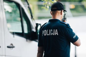Nagle wszedł nagi 4-latek. Natychmiast wezwali policję