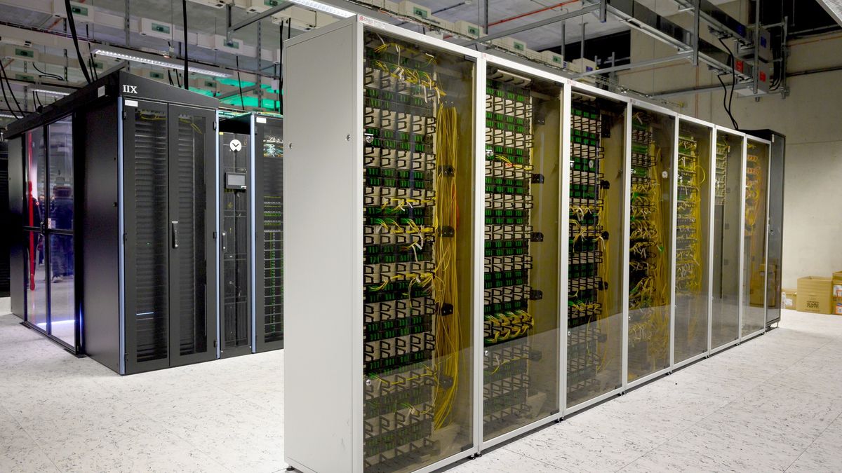 Na zdjęciu wnętrze Poznańskiego Centrum Superkomputerowo-Sieciowego, w którym ma powstać fabryka AI