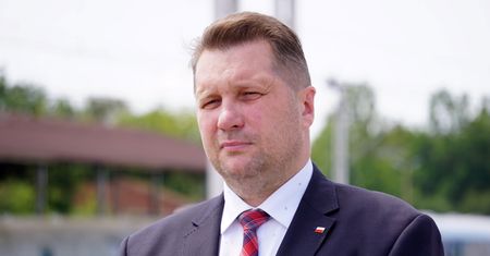 Dotacje Czarnka rozdane. Skorzystają głównie szkoły katolickie