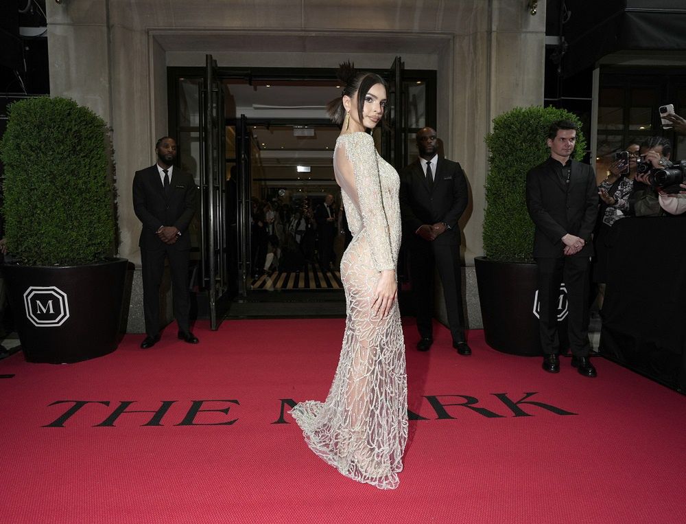MET Gala 2024. Emily Ratajkowski w "nagiej sukience"
