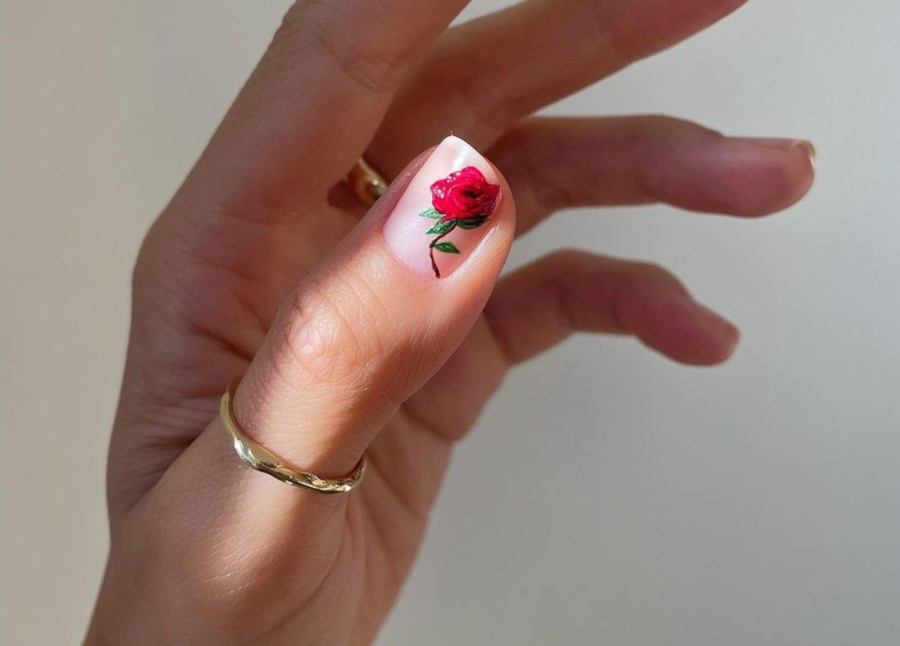 Zawsze wraca wiosną do mody. Manicure, który rozkwita