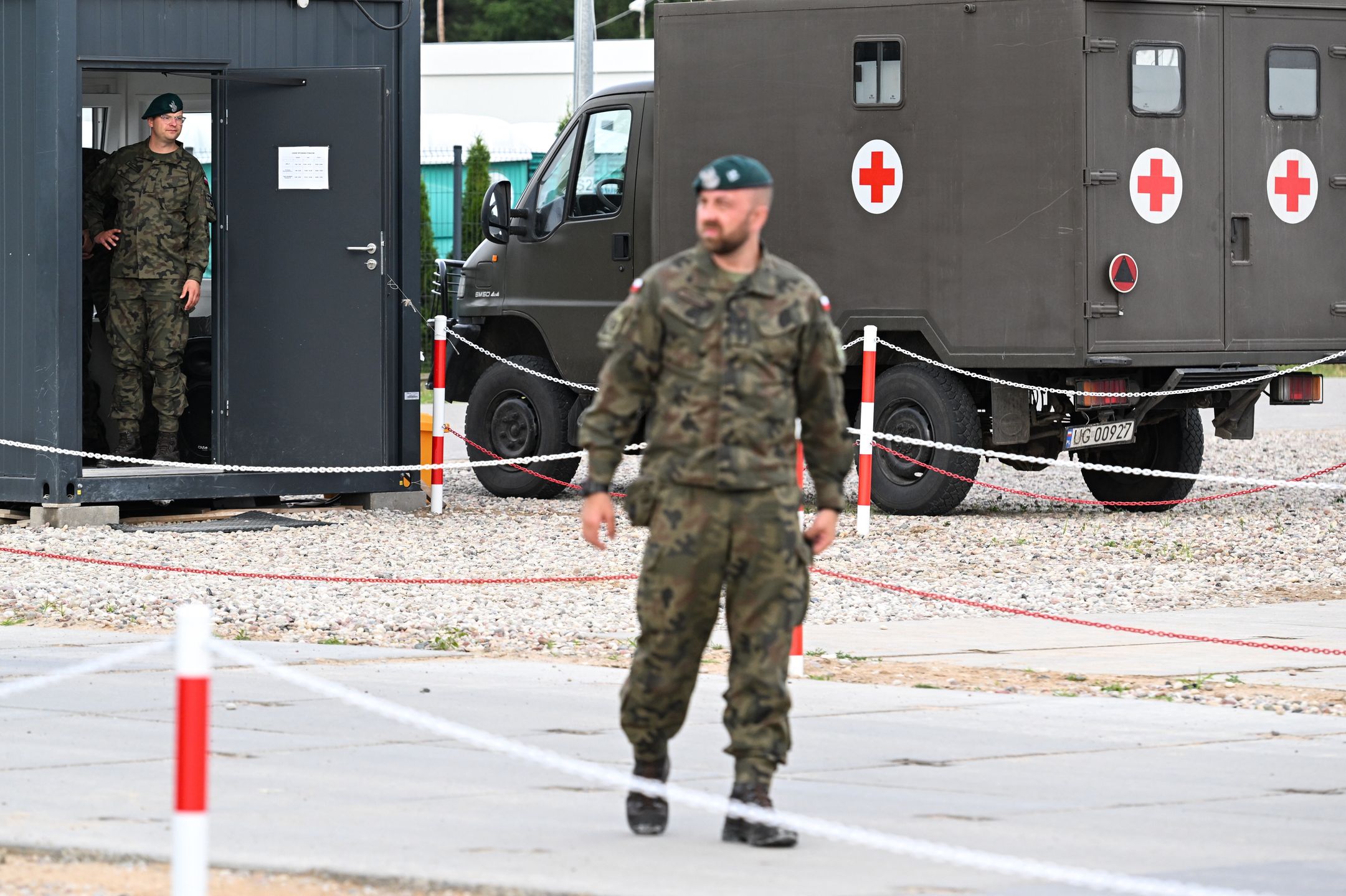 �o�nierze
Karakule (woj. podlaskie), 10.06.2024. �o�nierze po spotkaniu z prezydentem RP Andrzejem Dud� w Wojskowym Zgrupowaniu Zadaniowym Podlasie w Karakulach, 10 bm. (aldg) PAP/Wojtek Jargi�o
Wojtek Jargi�o
granica, granica polsko-bia�oruska, polityka, wizyta, wojsko, Wojskowe Zgrupowanie Zadaniowe Podlasie