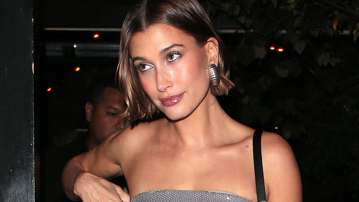 Hailey Bieber nosi rybaczki 