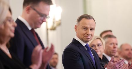 "Prezydent sięgnął po taką broń, jaką ma. Przegrywając jedną bitwę, próbuje wygrać w innej" [OPINIA]