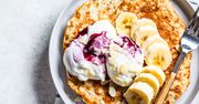 Płonący biszkoptowy omlet z owocami. Robi wrażenie