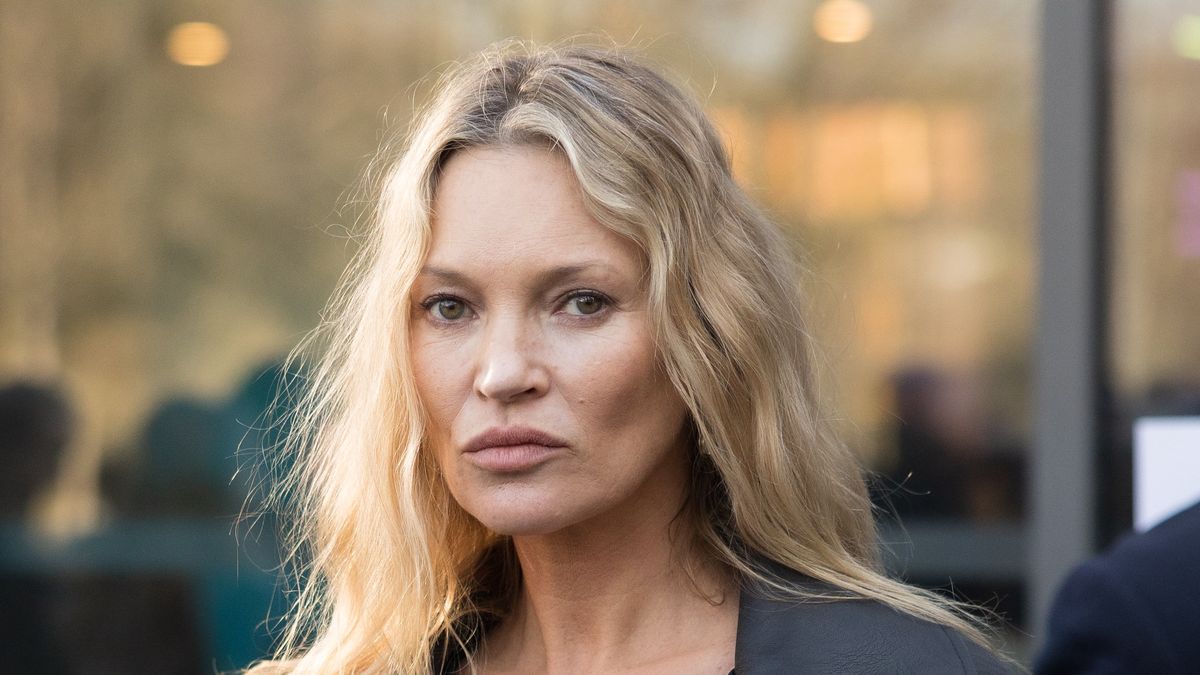 Stella McCartney: Outside Arrivals  - Paris Fashion Week - Womenswear Fall/Winter 2025-2026PARIS, FRANCE - MARCH 05: Kate Moss attends the Stella McCartney Womenswear Fall/Winter 2025-2026 show as part of Paris Fashion Week on March 05, 2025 in Paris, France. (Photo by Arnold Jerocki/Getty Images)Arnold Jerocki