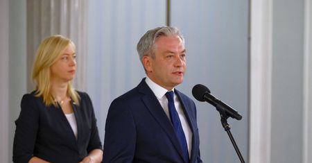 Hanna Gill-Piątek odeszła od Biedronia i wybrała Hołownię. "Jeśli Robert ma żal, to przeproszę"