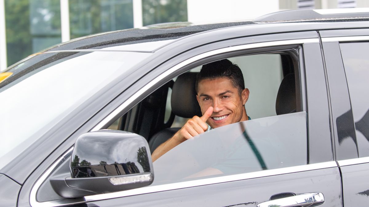 TURIN, ITALY - MAY 19: Juventus' Portuguese forward Cristiano Ronaldo exit in his car to resume training after a quarantine on May 19, 2020 at the club's Continassa training ground in Turin, as the country's lockdown is easing after over two months, aimed at curbing the spread of the COVID-19 infection, caused by the novel coronavirus. during the   Cristiano Ronaldo arrival at the Turin on May 19, 2020 in Turin Italy (Photo by Mattia Ozbot/Soccrates/Getty Images)