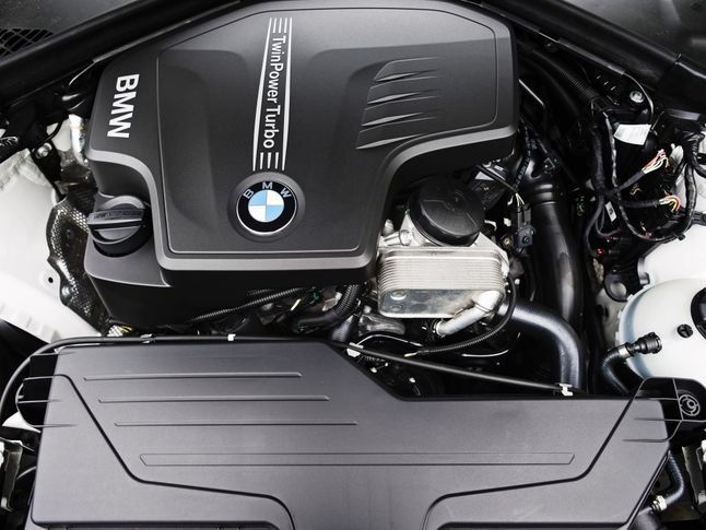Wszystkie silniki BMW Serii 3 (F30) są doładowane - jedną lub dwiema turbosprężarkami.