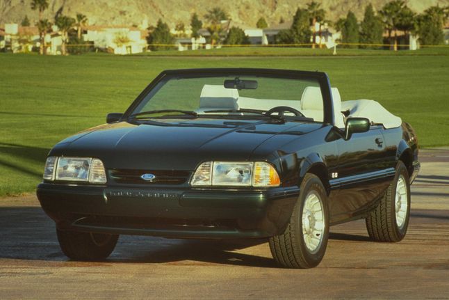 1990 Ford Mustang SVO (fot. amcarguide.com)