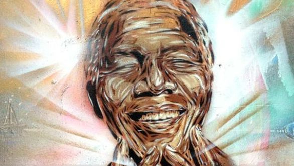 Rankingi, promocje, walka o kliki. Internet spieszy się, by zarobić na śmierci Mandeli 1