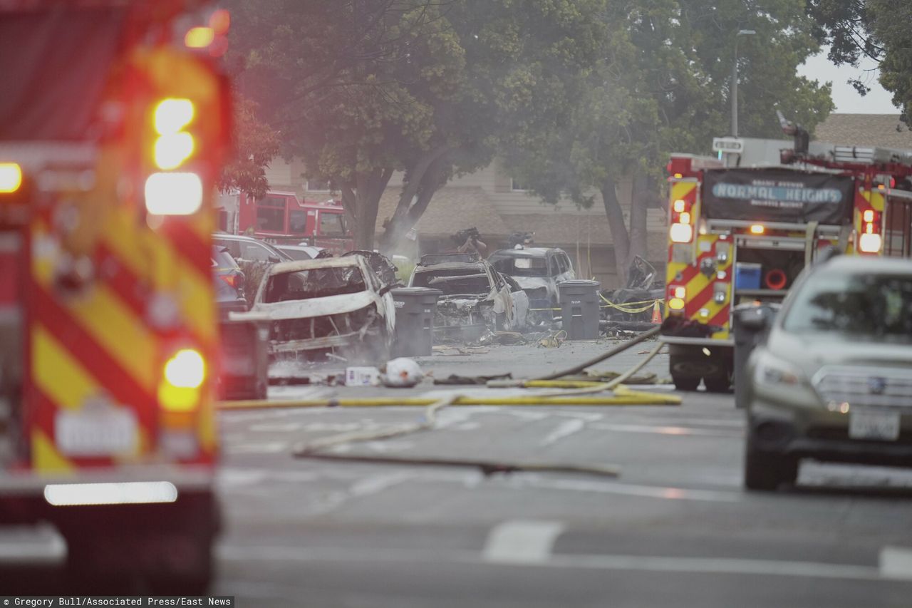 Tragödienalarm in San Diego: Kleinflugzeug stürzt in Wohngebiet